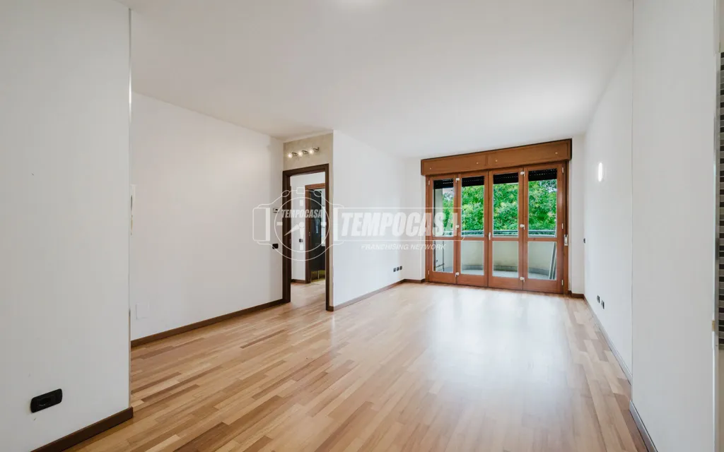 Pièces - Two-Bedroom Apartment with Balcony in Trezzano Sul Naviglio