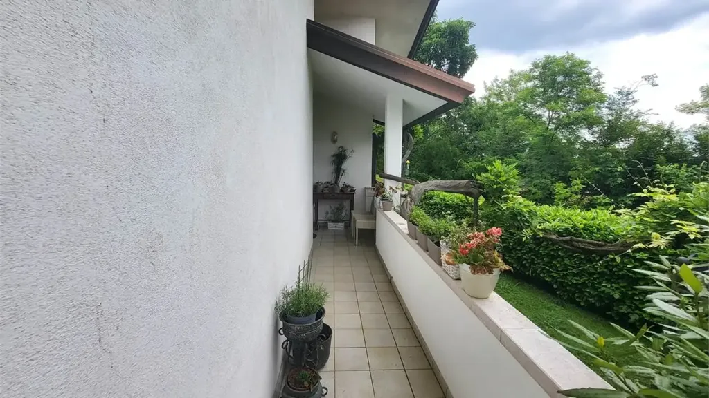 Terrass - Villa with Extensive Garden near Montebelluna
