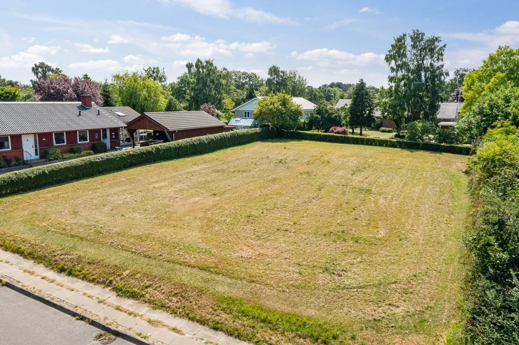 Õhuvaade - Year-Round Plot with 5G Coverage in Tranekær