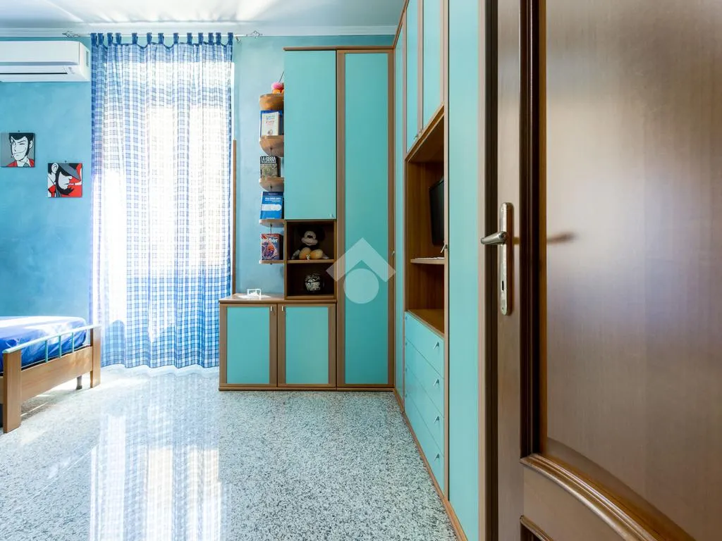 Chambres - 3-Room Apartment with Double Exposure in Rome