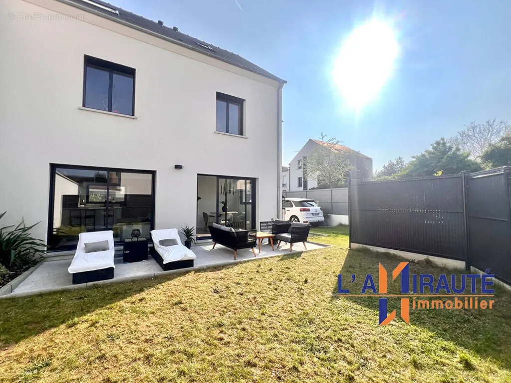 6-toaline maja asukohas Houilles