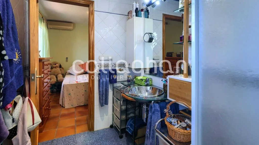 Bathrooms - Luxury Detached House with Pool in Paterna