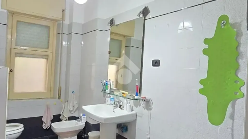 Salles de bain - Spacious Apartment with Terrace in Salerno