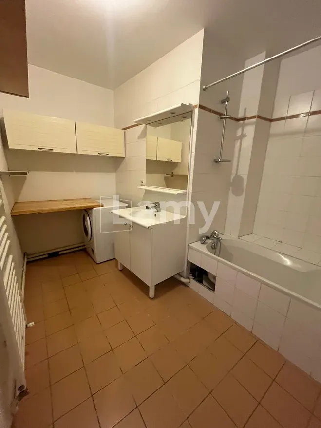 Salles de bain - Appartement avec Balcon et Vue Dégagée au Centre de Dijon