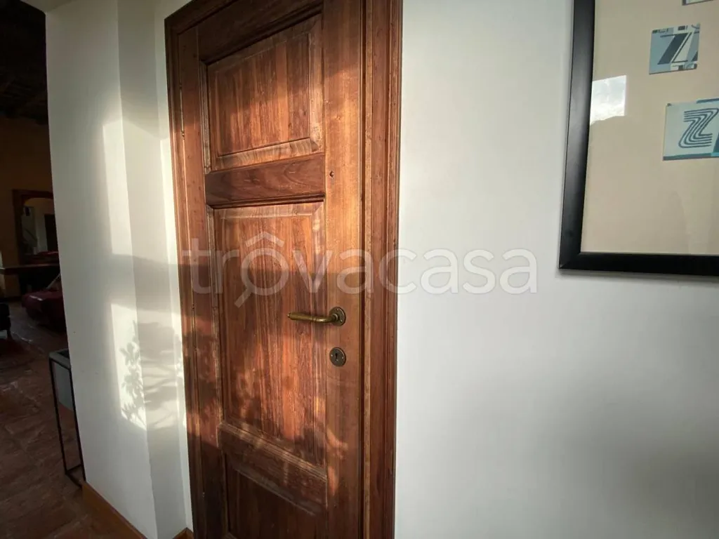 Hallway - Rustic Villa-Style Apartment with Garden in Moncalieri