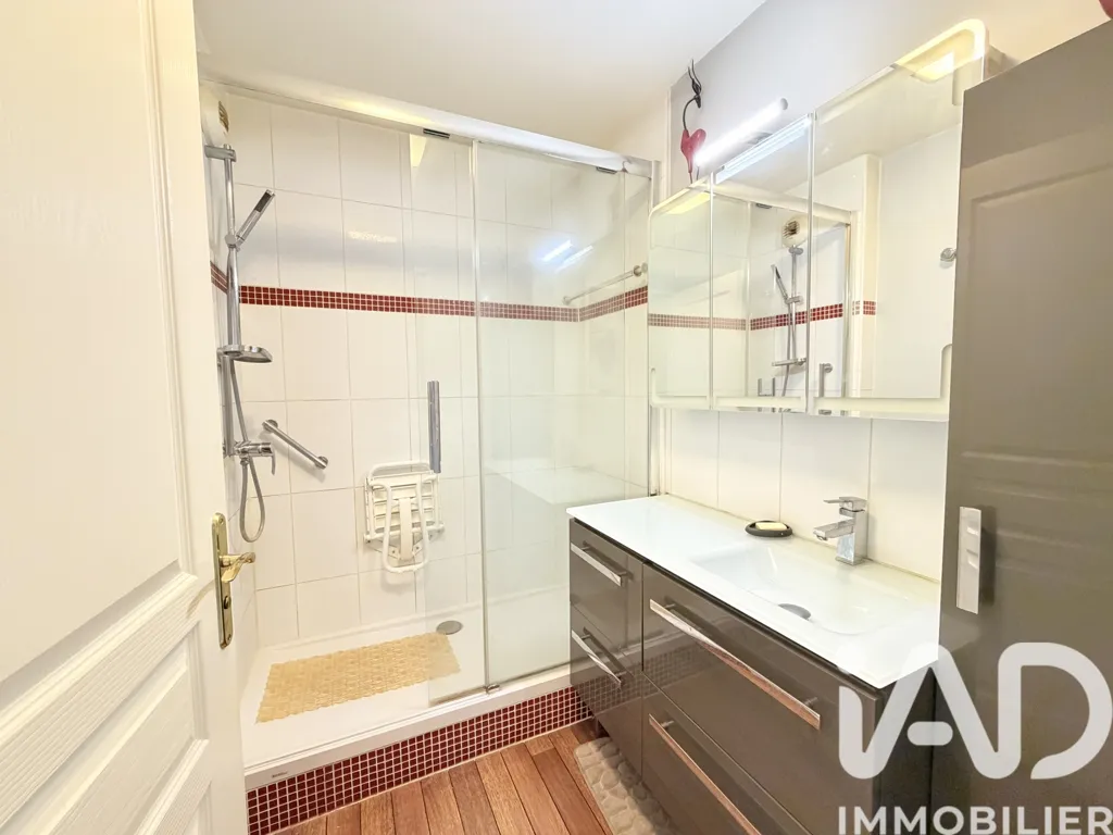 Bagni - 3-Bed Flat with Balcony in Brie-Comte-Robert