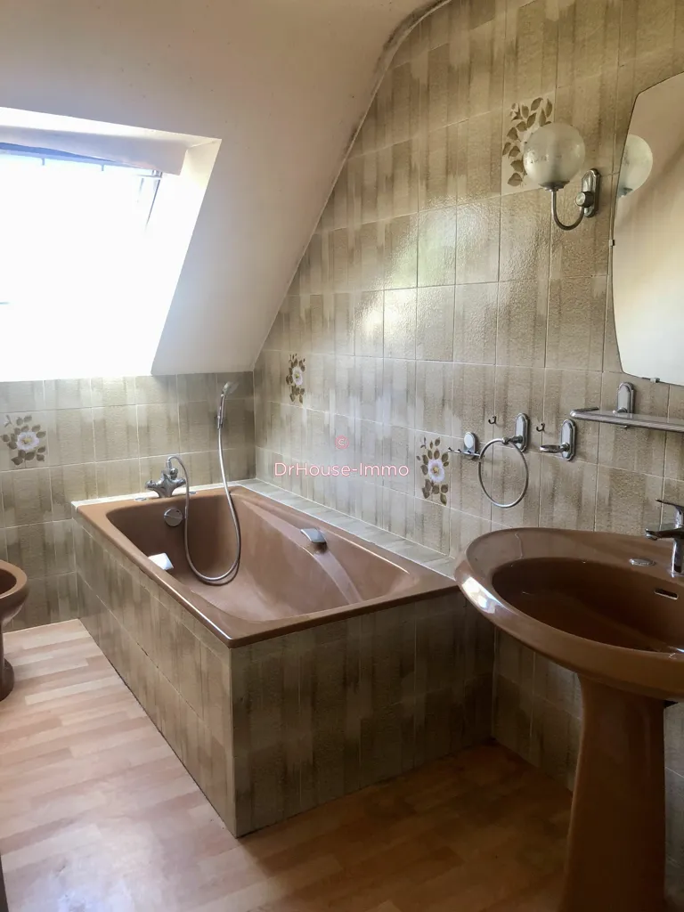 Salles de bain - Maison de 5 Chambres avec Cour Fermée en Bourg
