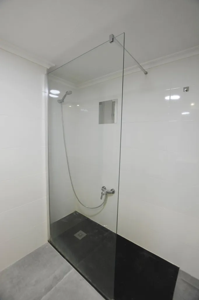 Vannitoad - Three-Bedroom Flat with Balcony in Ventanielles