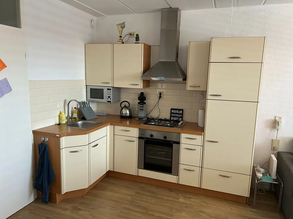 Cucina - Modernised Apartment with Balcony in Stadskanaal Centre