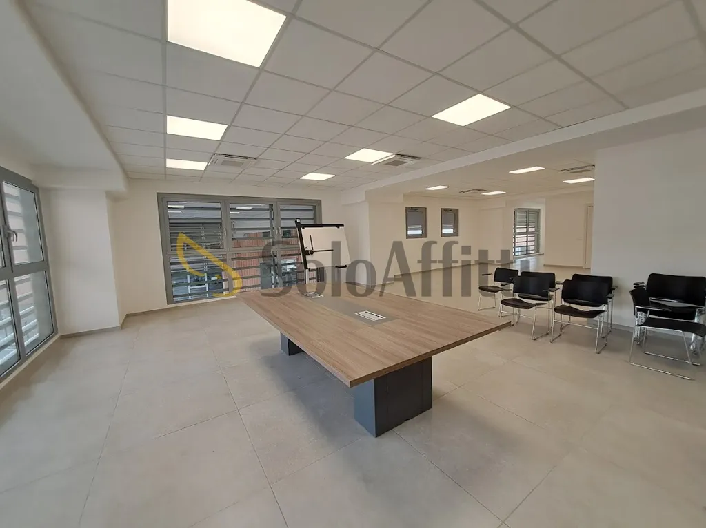 Bureau - Open Space Office with Parking in Sesto Fiorentino