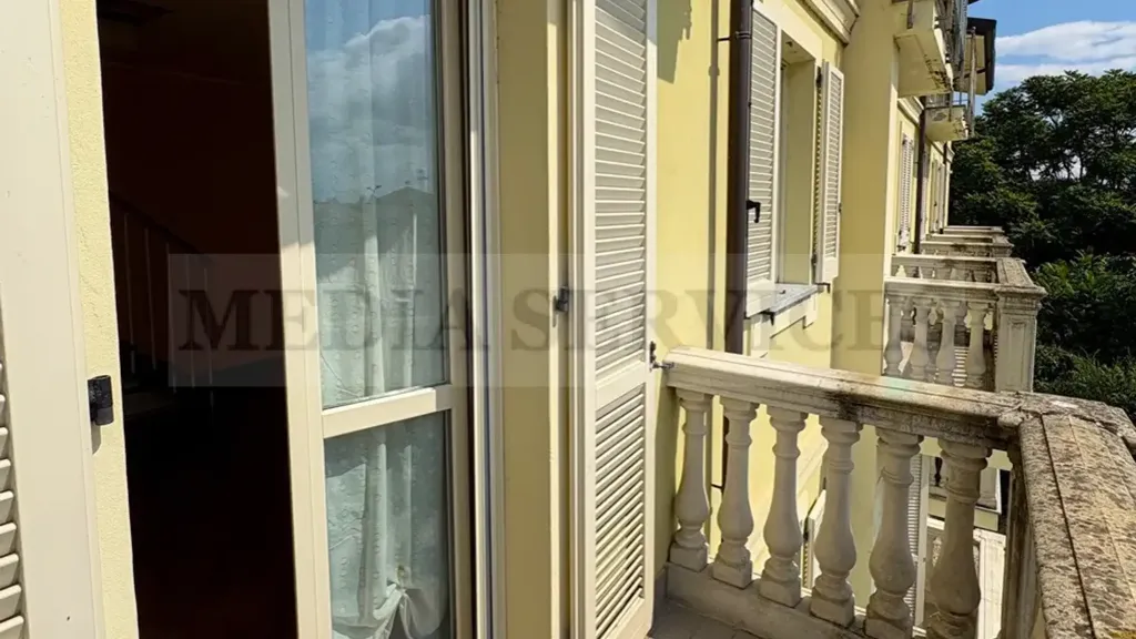 Balcon - Prestigious Apartment with Balcony in Garlasco