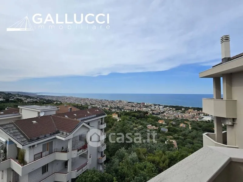 Rõdu - Spacious Attic with Sea View in Pescara