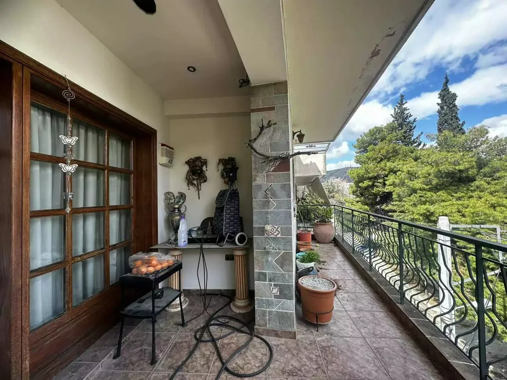 Rõdu - Flat with Solar Panels in Haidari, Athens