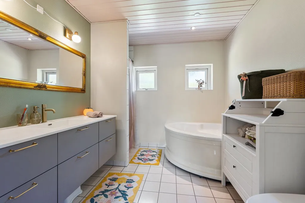 Vannitoad - Detached Villa with Garden in Hadsten