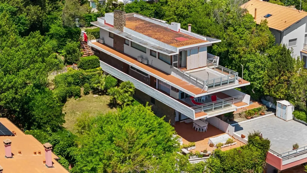 Vista aerea - Villa fronte mare con terrazze a Castiglioncello
