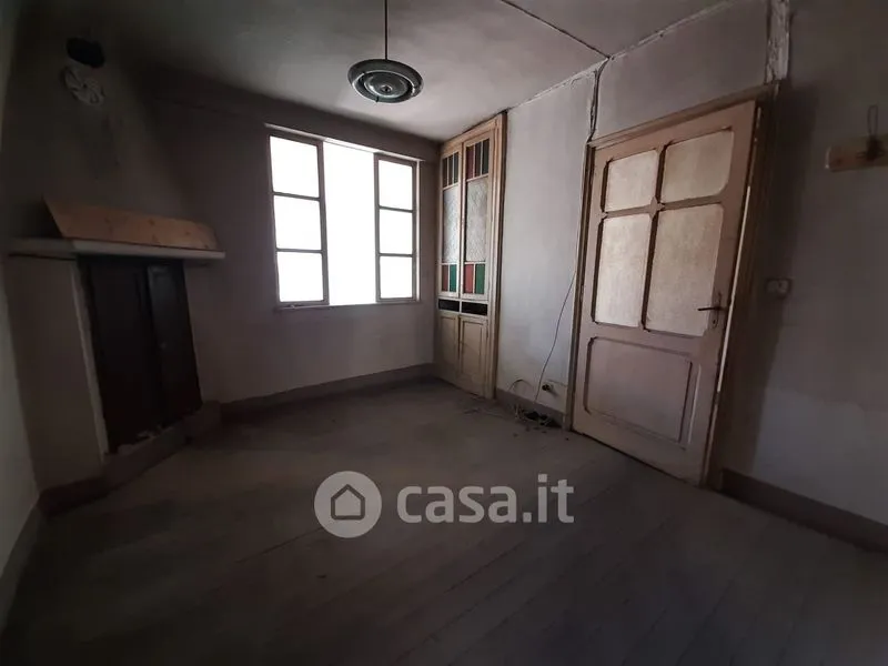 Toad - Terraced House for Renovation in Pettinengo