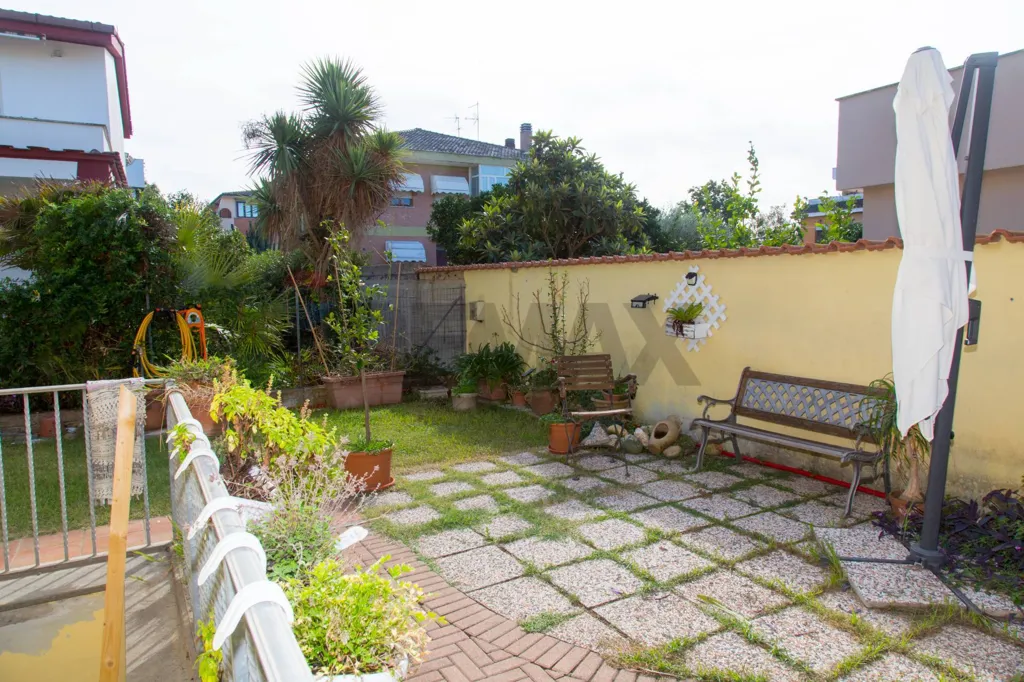 Jardin - Bifamiliar Villa with Terrace in Anzio