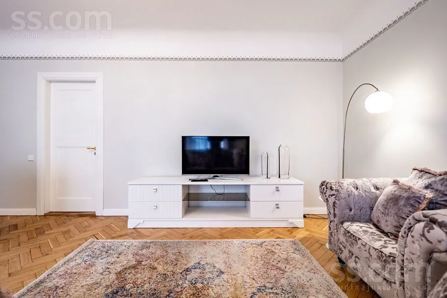 Elutuba - Art Nouveau Flat with Balcony in Riga Centre