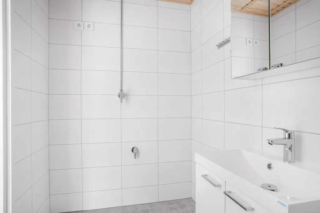 Salles de bain - Modern Studio with Balcony in Hervanta, Tampere
