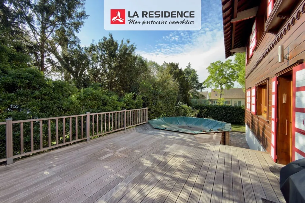 Terrasse - Chalet au Calme avec Piscine à Beauchamp