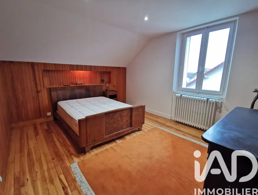 Chambres - Maison Rénovée avec Jardin à Guernes