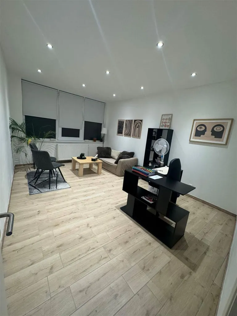 Séjour - Bureaux Meublés en Centre-ville à Manage
