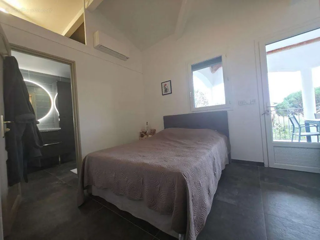 10-room house in Cavalaire-Sur-Mer
