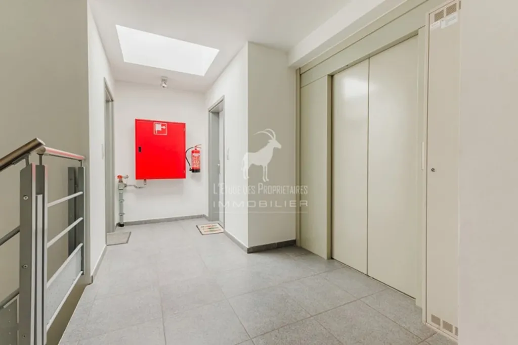 hallway_entrance