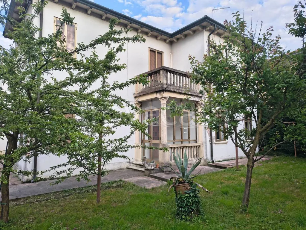 Välivaade - Characterful Villa to Restore with Garden in Padova