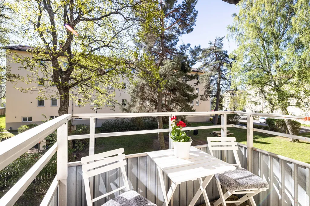 Rõdu - Bright Apartment with Balcony in Hammarbyhöjd