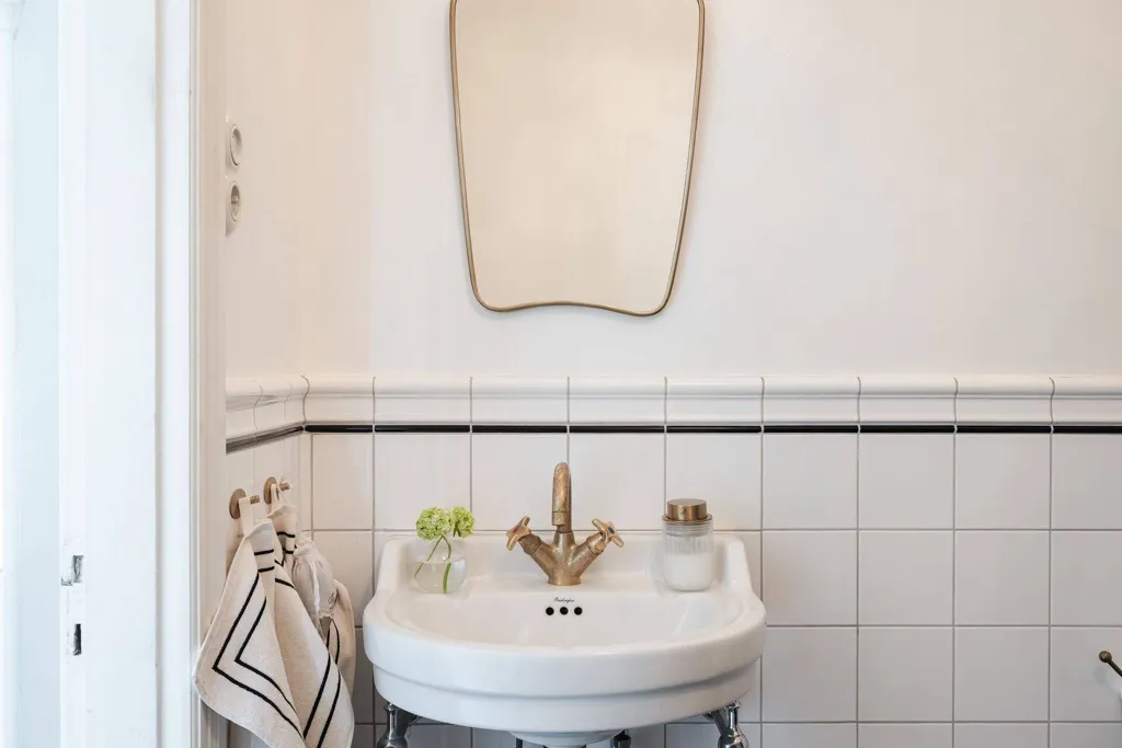 Bathrooms - 20s Flats with Slottsparken View in Malmö
