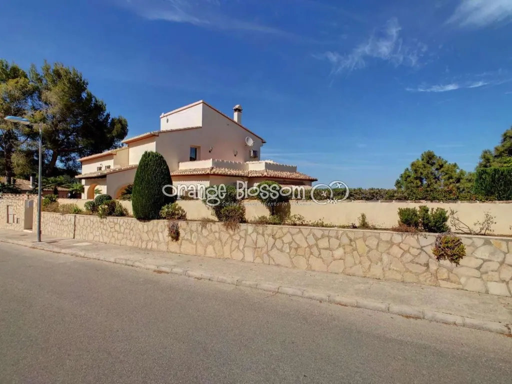 Välivaade - Detached Villa with Sea Views in Ador