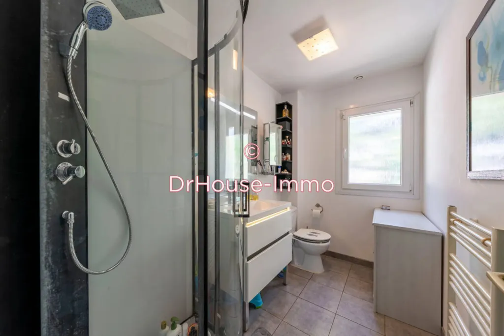 Salles de bain - Maison Familiale avec Piscine à Linas