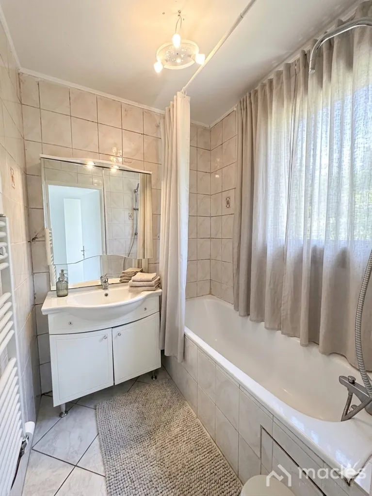 Salles de bain - Maison avec Jardin dans un Environnement Privé à Arnouville