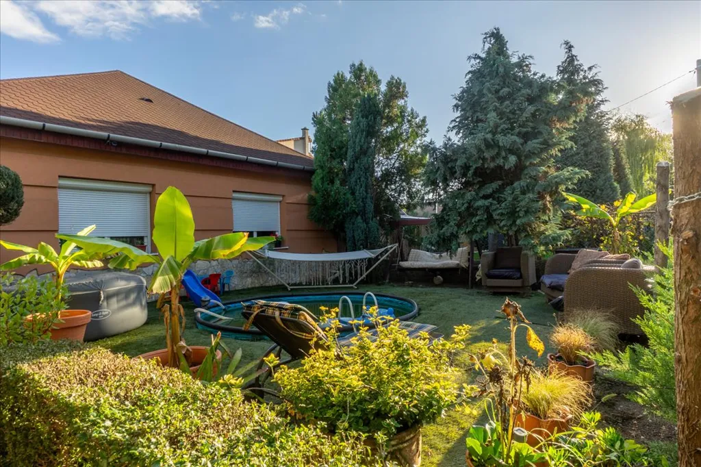 Jardin - Multi-Generational Home with Business Potential in Mályi