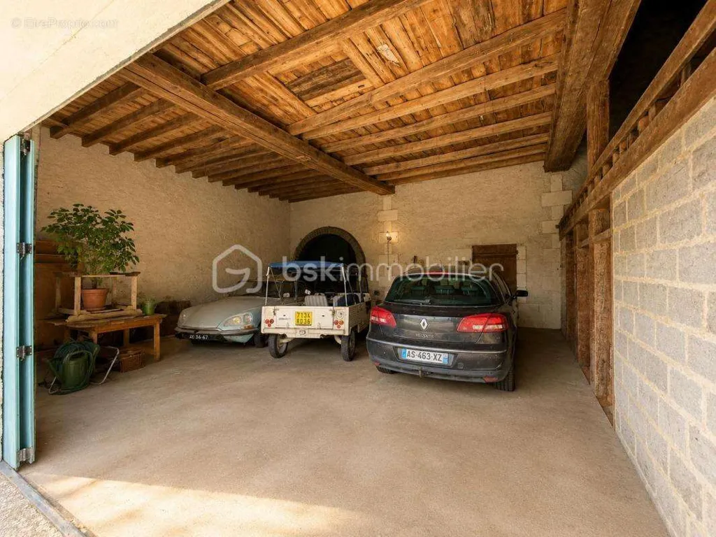 Garage - Maison de Maître avec Piscine et Parc à Écueillé