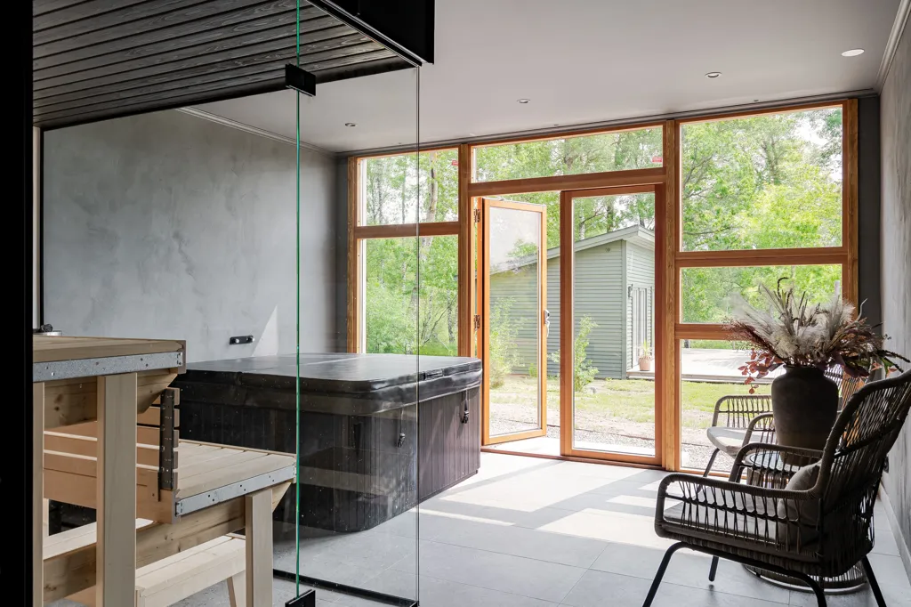 Toad - Modern Farmhouse with Pool near Norrköping