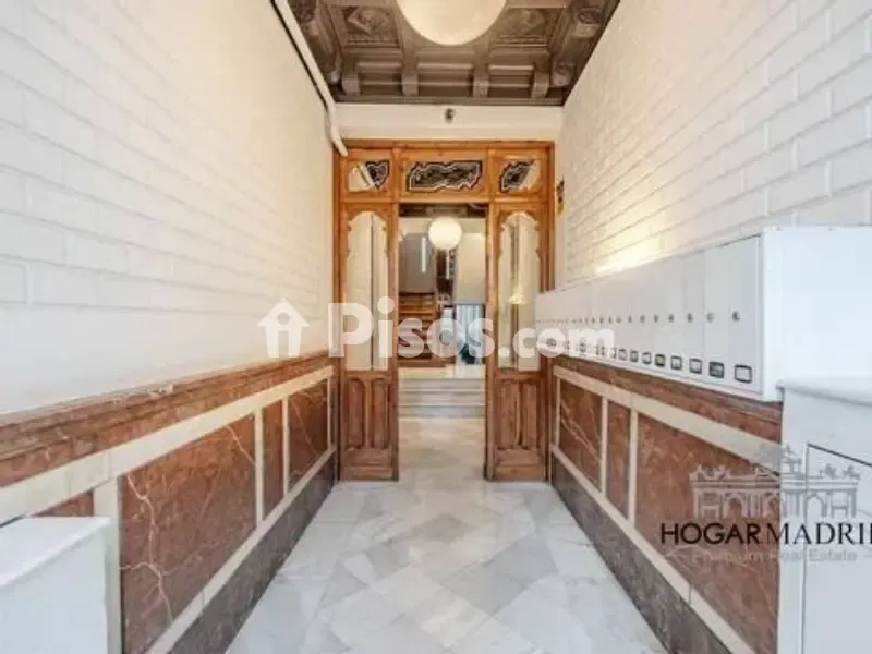 Entrée - Classic Apartment with Balconies in Jerónimos
