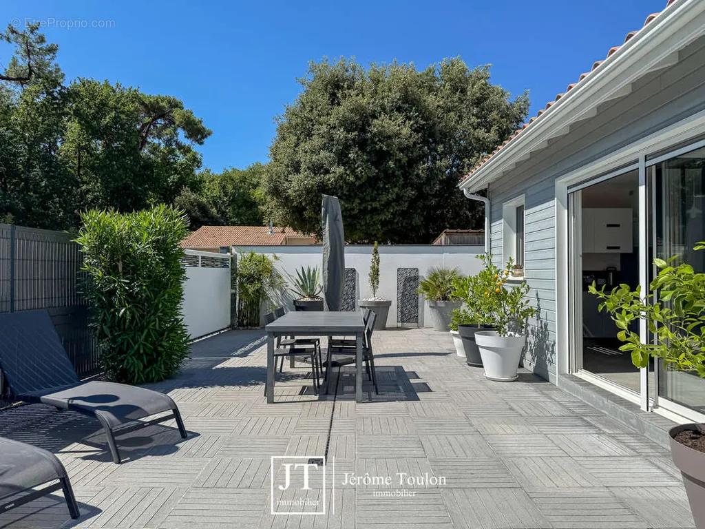 Terrasse - Villa Balnéaire avec Piscine à La Tremblade