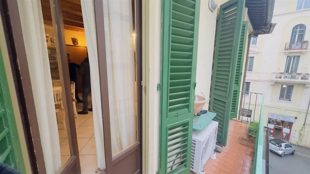 Balcony - Rustic Apartment with Balcony in Florence