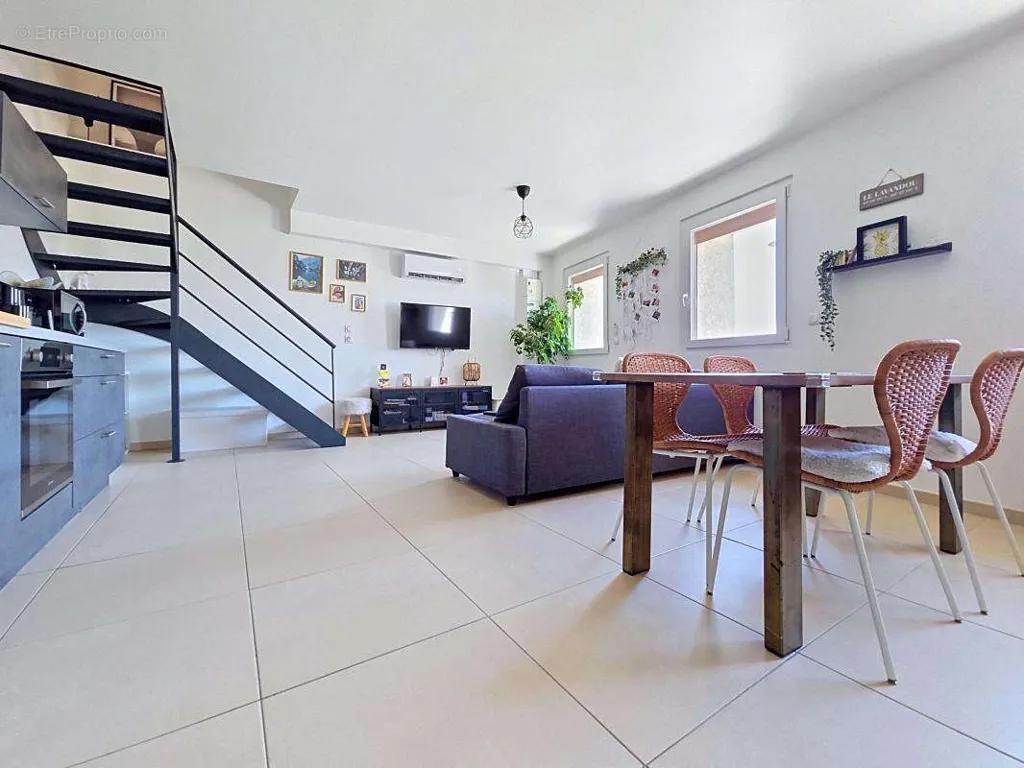 Elutuba - Duplex Apartment with Private Parking in Central Location