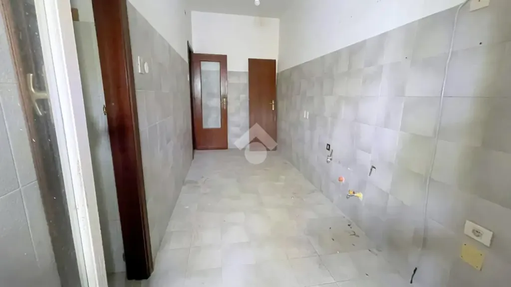 Esik - Three-Bedroom Flat with Balcony in Palermo