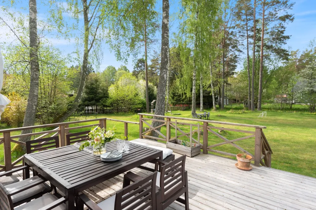 Terrazza - Well-Maintained Cottage with Garden in Runmarö