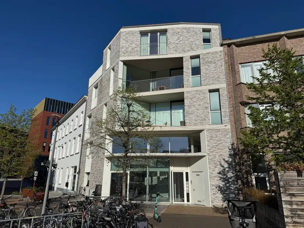 Välivaade - Office Space with Large Windows in Mechelen