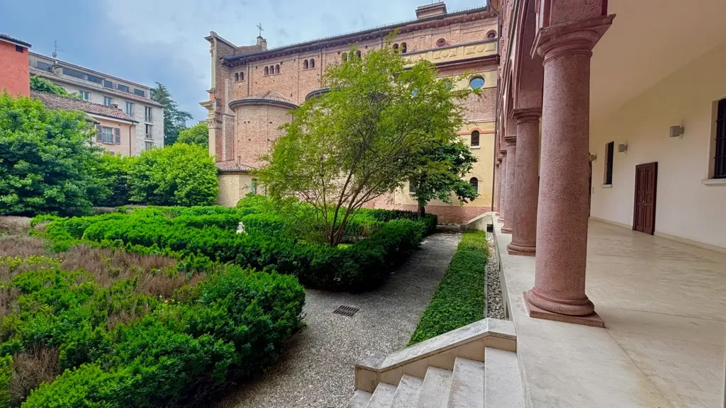 Jardin - Architecturally Unique Ground Floor Apartment in Piacenza