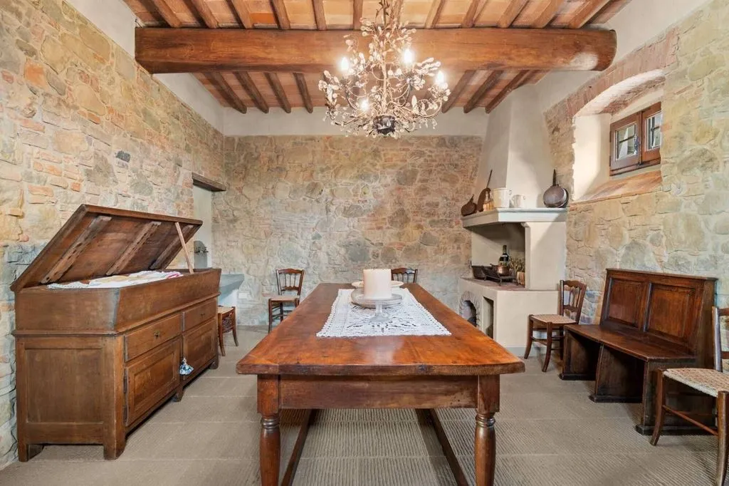 Söögituba - 17th-Century Villa with Olive Grove in Carmignano