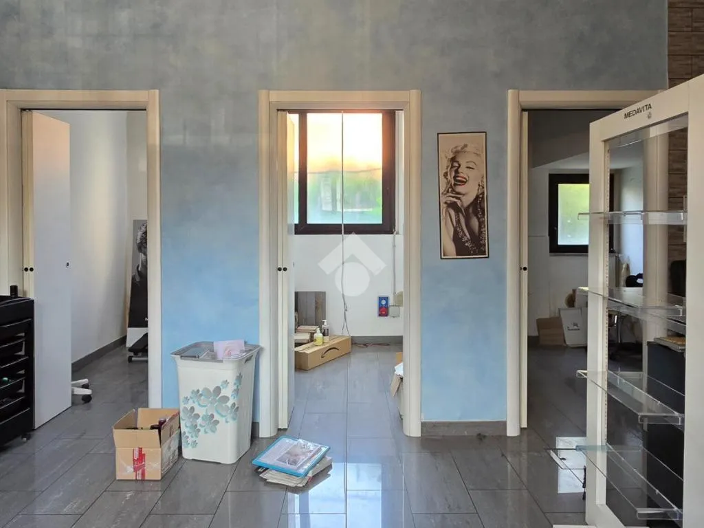 Elutuba - Commercial Unit with High Footfall in Cinisello Balsamo