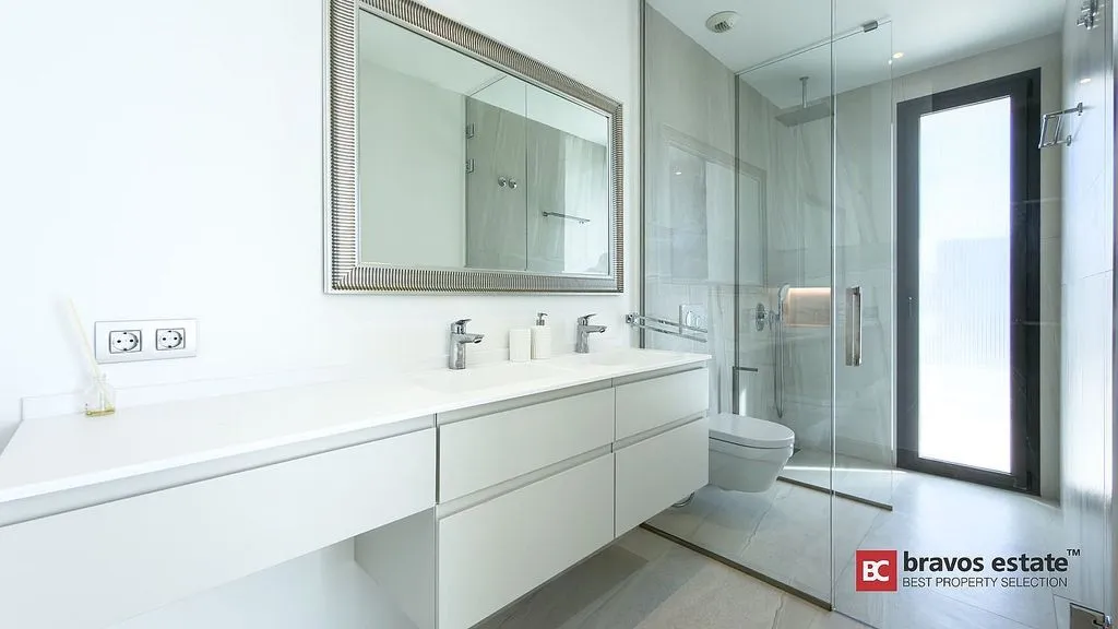 Bathrooms - Modern Design Villa with Sea View in Benidorm