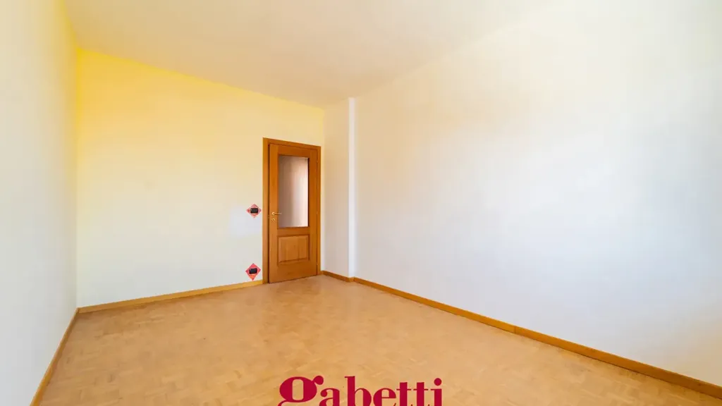 Toad - First-Floor Flat with Two Balconies in Cavallermaggiore