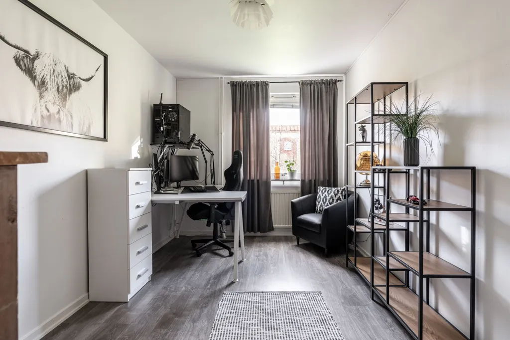Bureau - Renovated Apartment with Balcony in Frösön